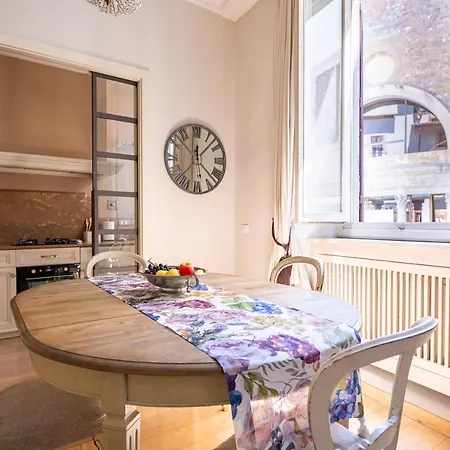 And Roomy Near The Station And Duomo - Homeunity Apartment Florence