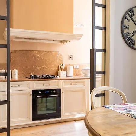 Apartment And Roomy Near The Station And Duomo - Homeunity *