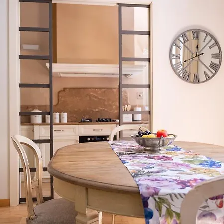 Apartment And Roomy Near The Station And Duomo - Homeunity Florence