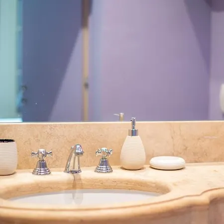 Apartment And Roomy Near The Station And Duomo - Homeunity *