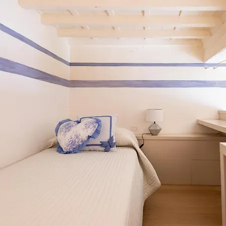 Apartment And Roomy Near The Station And Duomo - Homeunity *