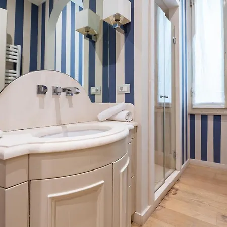 Apartment And Roomy Near The Station And Duomo - Homeunity