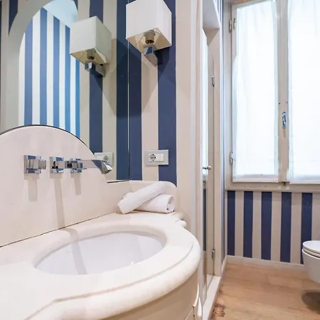 And Roomy Near The Station And Duomo - Homeunity Apartment
