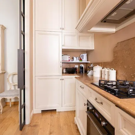And Roomy Near The Station And Duomo - Homeunity Apartment Florence